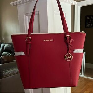 NEW Michael Kors East West Red Leather Top Zip Gold
Jet Set Authentic Tote Bag